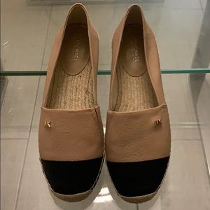 Michael Kors Kendrick Tie Cap size 7.5